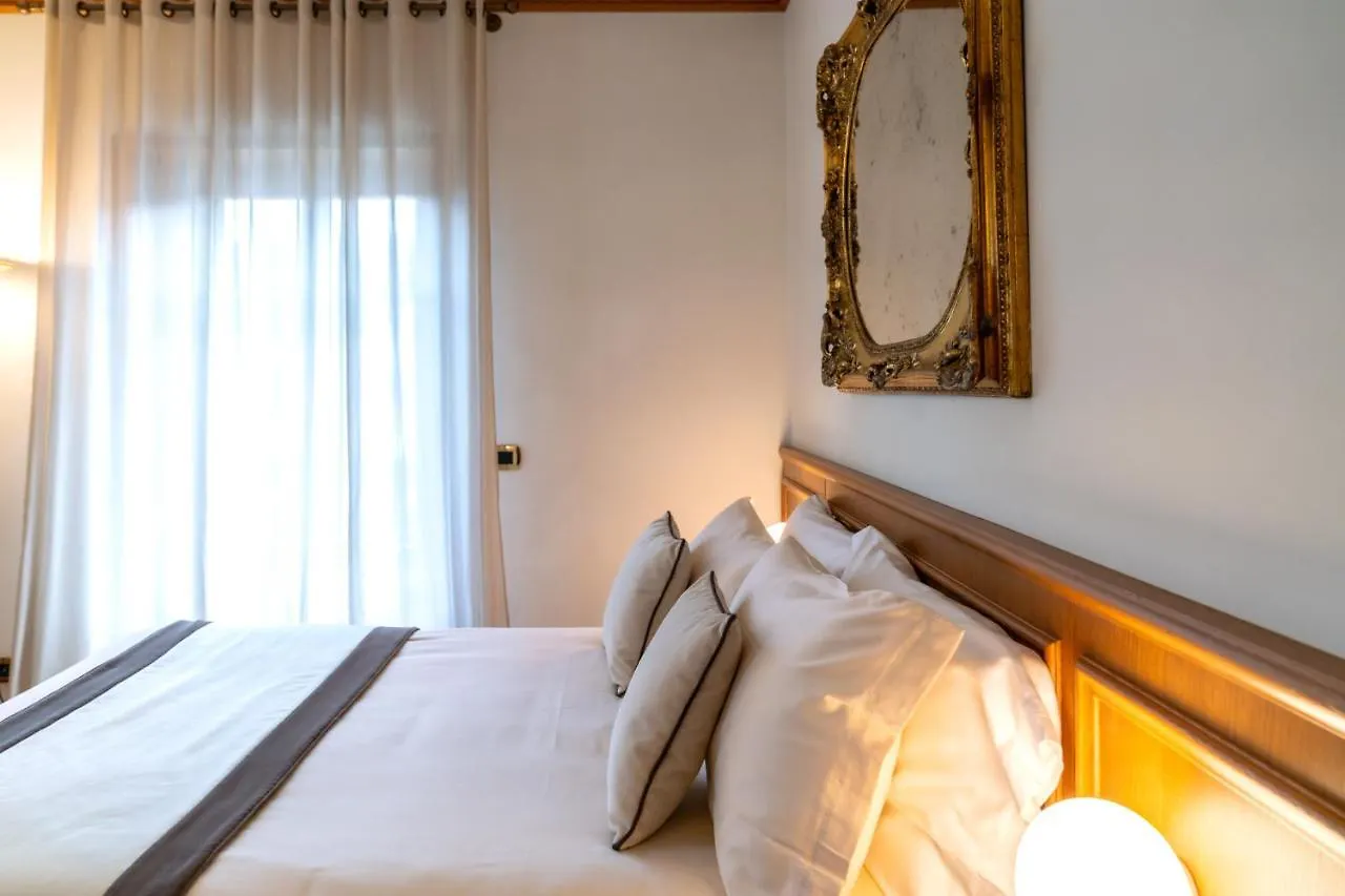 ****  קורטינה ד'אמפזו Ambra Cortina Luxury&Fashion Hotel איטליה