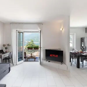 https://terrazza-sul-lago-open-space-e-netflix.it-lombardy.com