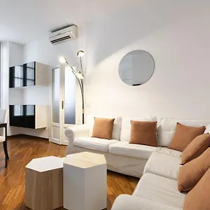 https://charming-san-babila-apt.it-lombardy.com